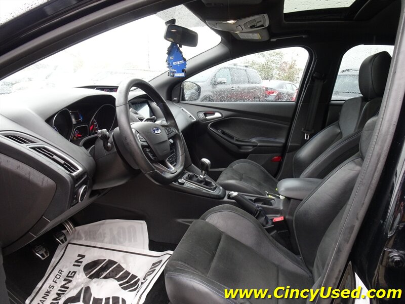2017 Ford Focus RS   - Photo 12 - Cincinnati, OH 45255