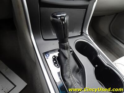 2017 Toyota Camry Hybrid XLE   - Photo 17 - Cincinnati, OH 45255