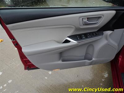 2017 Toyota Camry Hybrid XLE   - Photo 28 - Cincinnati, OH 45255