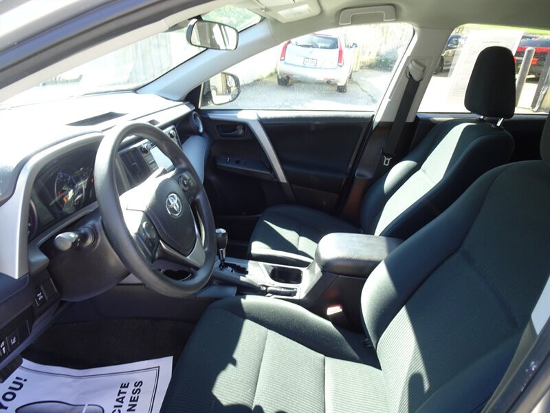 2017 Toyota RAV4 LE I4 AWD - Photo 13 - Cincinnati, OH 45255