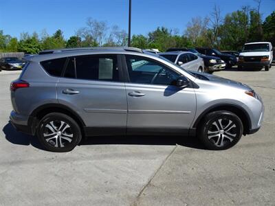 2017 Toyota RAV4 LE  I4 AWD - Photo 3 - Cincinnati, OH 45255