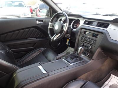 2014 Ford Mustang V6  3.7L V6 RWD - Photo 13 - Cincinnati, OH 45255