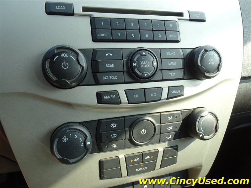 2011 Ford Focus SE - Photo 31 - Cincinnati, OH 45255