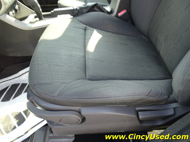 2011 Ford Focus SE - Photo 26 - Cincinnati, OH 45255