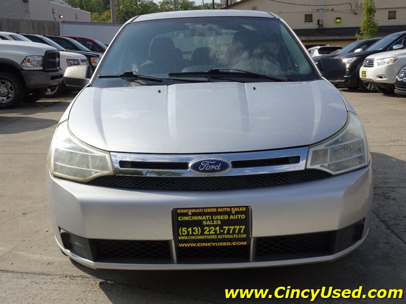 2011 Ford Focus SE - Photo 2 - Cincinnati, OH 45255