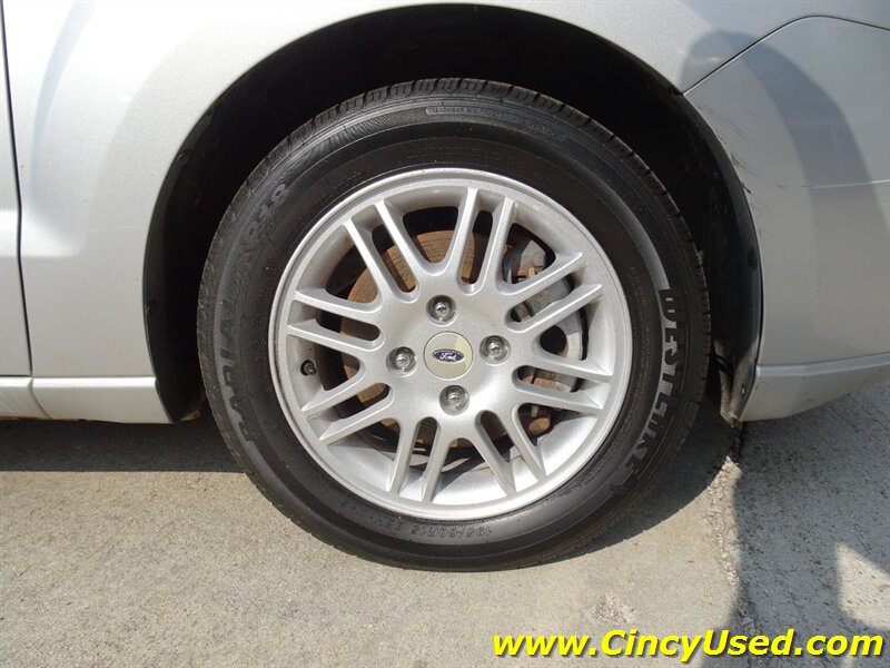2011 Ford Focus SE - Photo 30 - Cincinnati, OH 45255