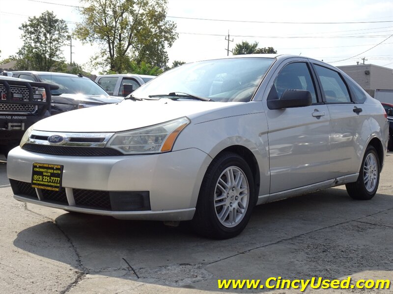 2011 Ford Focus SE - Photo 3 - Cincinnati, OH 45255