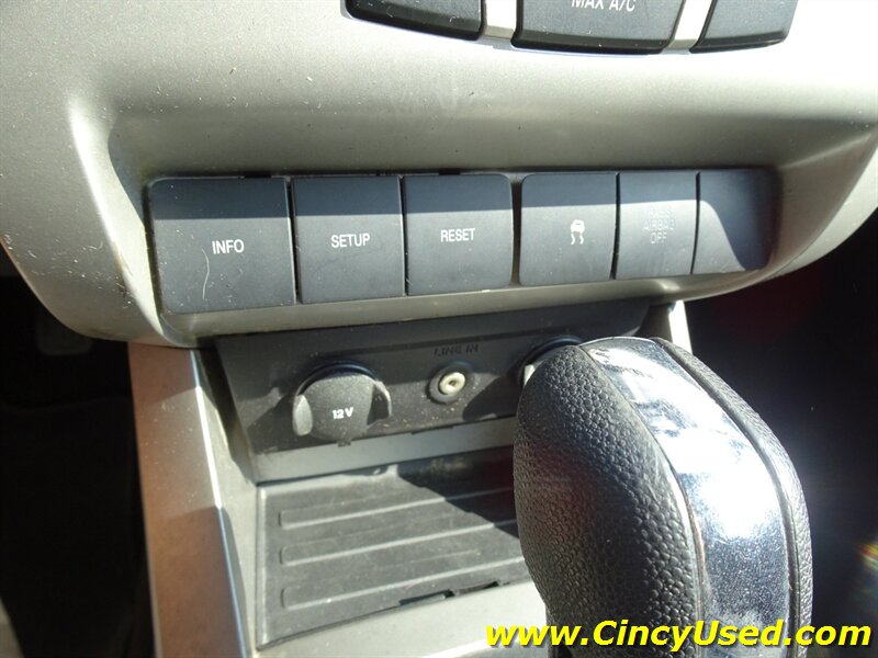 2011 Ford Focus SE - Photo 25 - Cincinnati, OH 45255