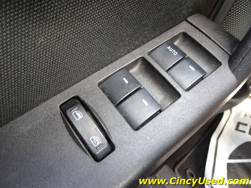 2011 Ford Focus SE - Photo 23 - Cincinnati, OH 45255