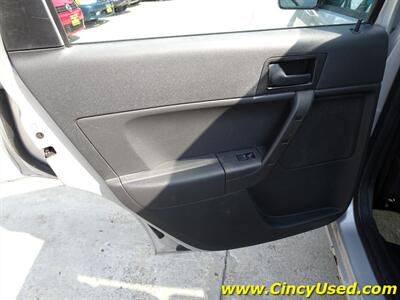 2011 Ford Focus SE   - Photo 27 - Cincinnati, OH 45255