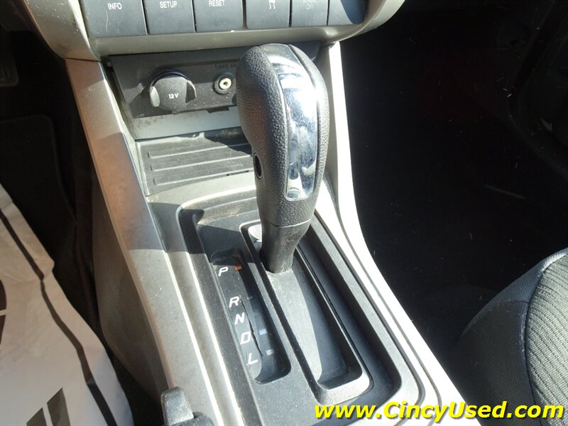 2011 Ford Focus SE - Photo 18 - Cincinnati, OH 45255