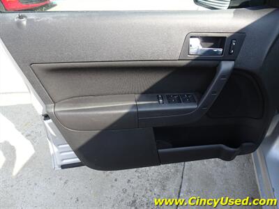 2011 Ford Focus SE   - Photo 20 - Cincinnati, OH 45255