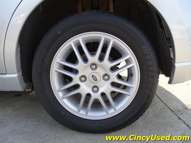 2011 Ford Focus SE - Photo 29 - Cincinnati, OH 45255