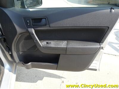 2011 Ford Focus SE   - Photo 28 - Cincinnati, OH 45255