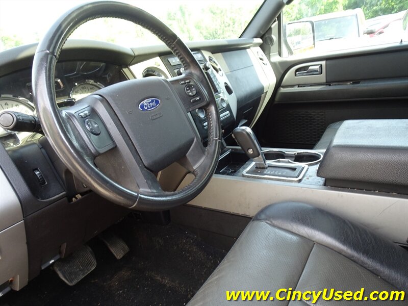 2011 Ford Expedition XLT - Photo 12 - Cincinnati, OH 45255