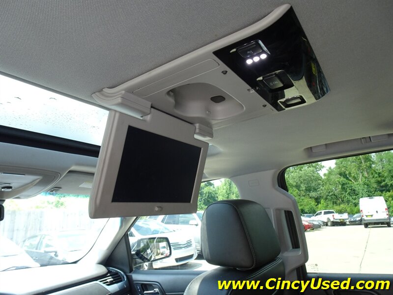 2016 Chevrolet Suburban LTZ   - Photo 13 - Cincinnati, OH 45255