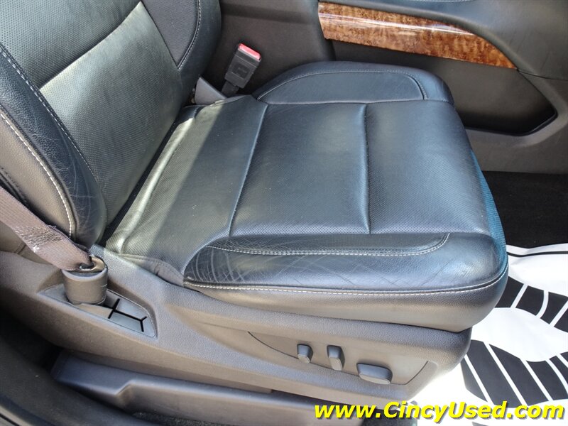 2016 Chevrolet Suburban LTZ   - Photo 32 - Cincinnati, OH 45255