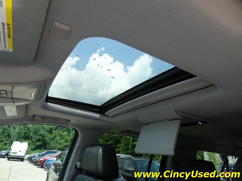 2016 Chevrolet Suburban LTZ   - Photo 27 - Cincinnati, OH 45255