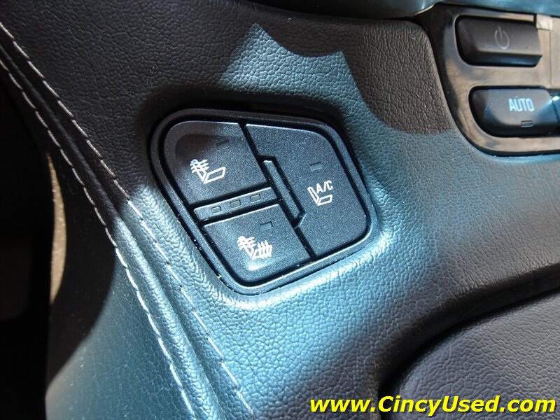 2016 Chevrolet Suburban LTZ   - Photo 19 - Cincinnati, OH 45255