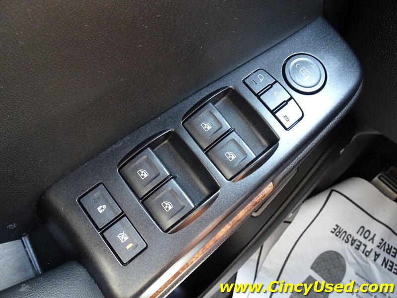 2016 Chevrolet Suburban LTZ   - Photo 26 - Cincinnati, OH 45255