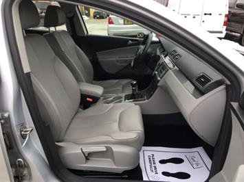 2008 Volkswagen Passat Turbo   - Photo 8 - Cincinnati, OH 45255