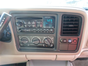 2002 Chevrolet Suburban 1500 LT   - Photo 18 - Cincinnati, OH 45255