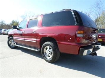 2002 Chevrolet Suburban 1500 LT   - Photo 12 - Cincinnati, OH 45255