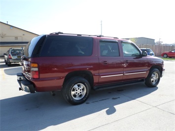 2002 Chevrolet Suburban 1500 LT   - Photo 6 - Cincinnati, OH 45255