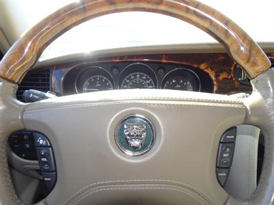 2004 Jaguar Vanden Plas  4.2L V8 RWD - Photo 18 - Cincinnati, OH 45255