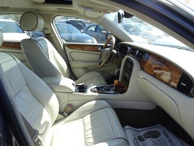 2004 Jaguar Vanden Plas  4.2L V8 RWD - Photo 14 - Cincinnati, OH 45255