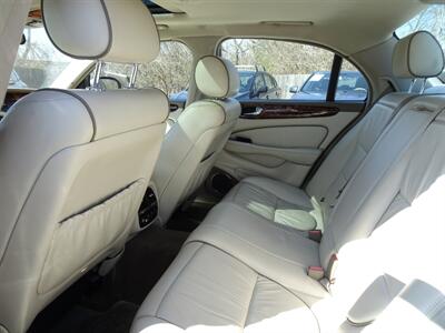 2004 Jaguar Vanden Plas  4.2L V8 RWD - Photo 11 - Cincinnati, OH 45255