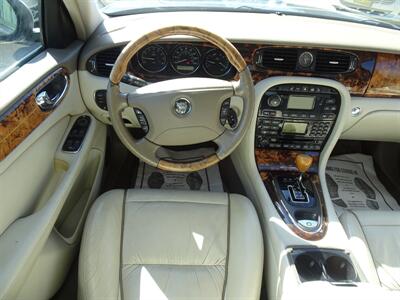 2004 Jaguar Vanden Plas  4.2L V8 RWD - Photo 9 - Cincinnati, OH 45255