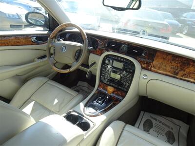 2004 Jaguar Vanden Plas  4.2L V8 RWD - Photo 13 - Cincinnati, OH 45255