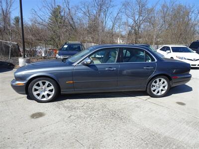 2004 Jaguar Vanden Plas  4.2L V8 RWD - Photo 8 - Cincinnati, OH 45255