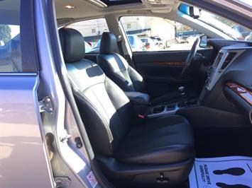 2010 Subaru Legacy 2.5GT Limited   - Photo 8 - Cincinnati, OH 45255