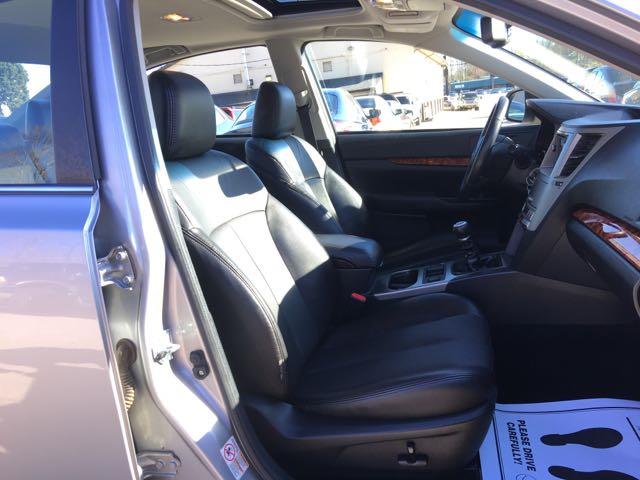 2010 Subaru Legacy 2.5GT Limited   - Photo 8 - Cincinnati, OH 45255