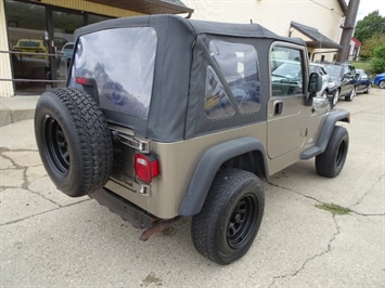 2003 Jeep Wrangler Sport   - Photo 11 - Cincinnati, OH 45255