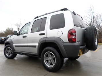 2005 Jeep Liberty Renegade   - Photo 12 - Cincinnati, OH 45255