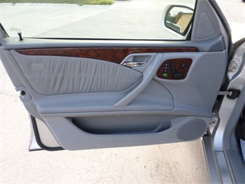 2002 Mercedes-Benz E Class E320   - Photo 22 - Cincinnati, OH 45255