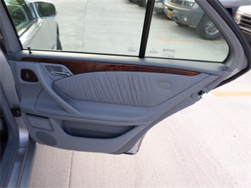 2002 Mercedes-Benz E Class E320   - Photo 25 - Cincinnati, OH 45255