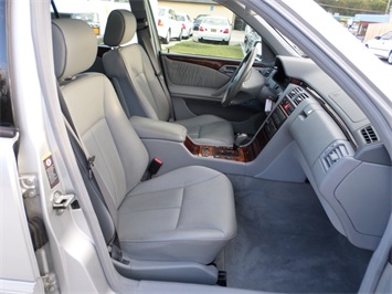 2002 Mercedes-Benz E Class E320   - Photo 8 - Cincinnati, OH 45255