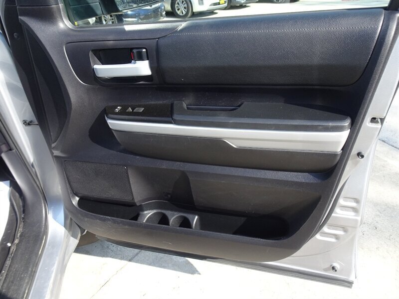 2020 Toyota Tundra SR5 5.7L V8 4X4 - Photo 78 - Cincinnati, OH 45255