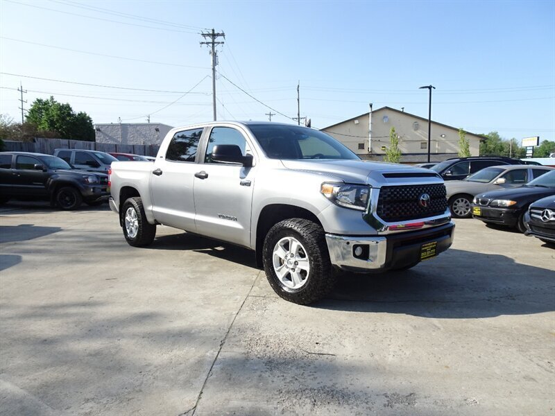 2020 Toyota Tundra SR5 5.7L V8 4X4 - Photo 8 - Cincinnati, OH 45255