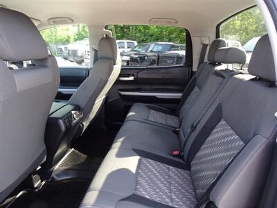 2020 Toyota Tundra SR5  5.7L V8 4X4 - Photo 26 - Cincinnati, OH 45255