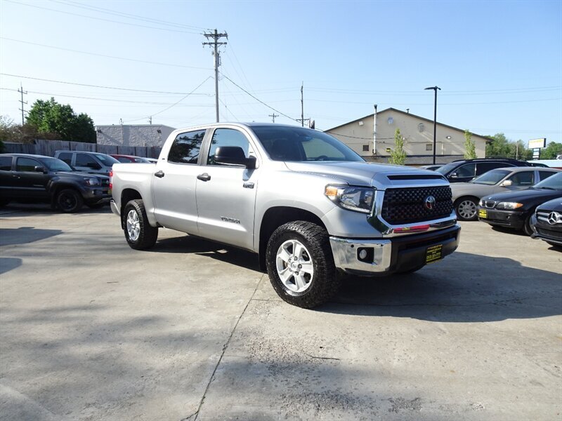 2020 Toyota Tundra SR5 5.7L V8 4X4 - Photo 2 - Cincinnati, OH 45255