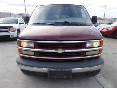 2000 Chevrolet Express G1500 Braun Handicap Lift 5.7L V8 RWD - Photo 2 - Cincinnati, OH 45255