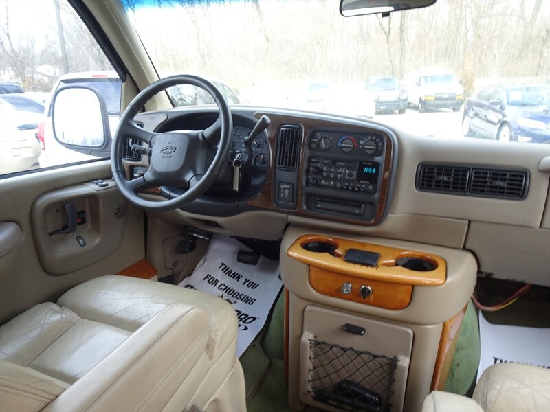 2000 Chevrolet Express G1500 Braun Handicap Lift 5.7L V8 RWD - Photo 14 - Cincinnati, OH 45255