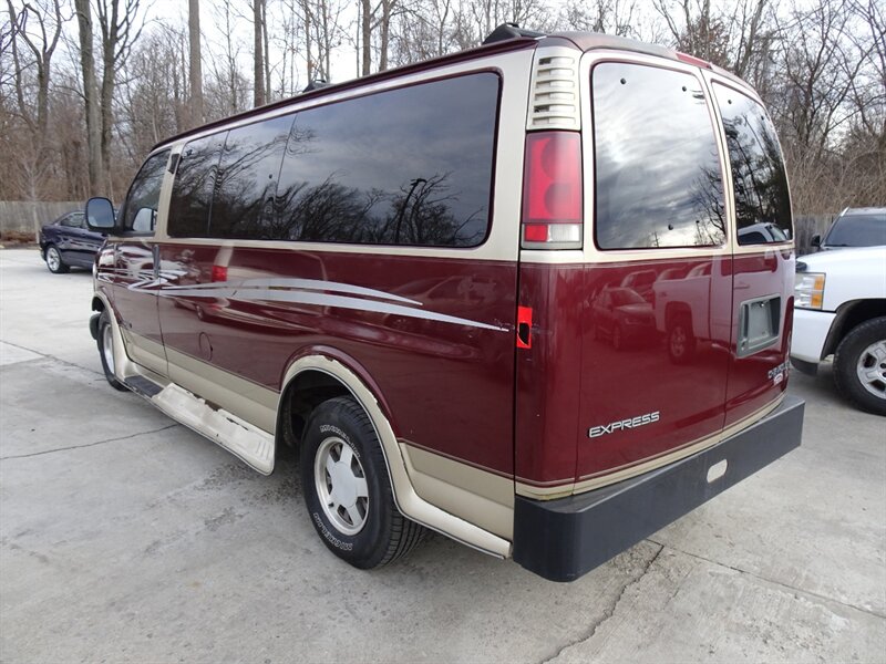 2000 Chevrolet Express G1500 Braun Handicap Lift 5.7L V8 RWD - Photo 8 - Cincinnati, OH 45255