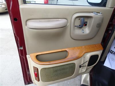 2000 Chevrolet Express G1500 Braun Handicap Lift 5.7L V8 RWD - Photo 24 - Cincinnati, OH 45255