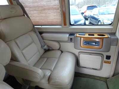 2000 Chevrolet Express G1500 Braun Handicap Lift 5.7L V8 RWD - Photo 11 - Cincinnati, OH 45255